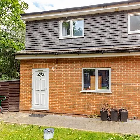 Beautiful Flat In Morden Near Wimbledon Apartment